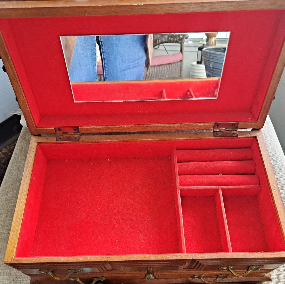 Vintage wooden musical jewelry box